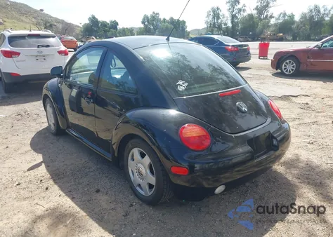 2000 Volkswagen New Beetle Gls z USA, uszkodzony, nr VIN 3VWCC21C7YM411166